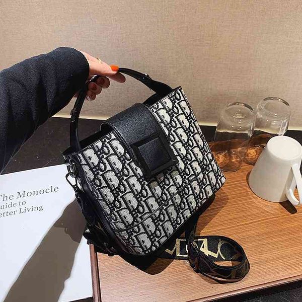 

factory store 65% off clearance sale handbags bucket women 2021 spring and summer woolen bag wide with one shoulder messenger women's b, Black;red