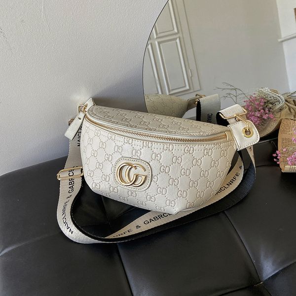 

bag 2021 new net red fashion embossed dumpling breast women's messenger niche design small bag