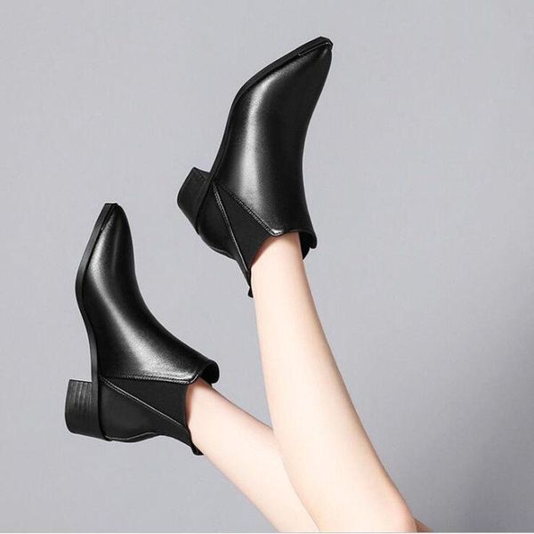 

boots short women's autumn and winter pointed thick heel middle korean version, Black