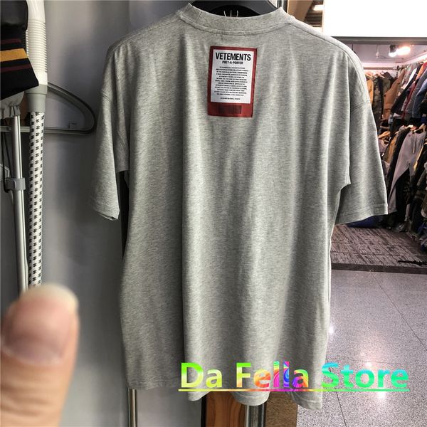 Lässiges, kurzärmliges, graues T-Shirt für Herren und Damen, beste Qualität, Logo-Patch, T-Shirt auf der Rückseite, rote Textiletiketten-Oberteile