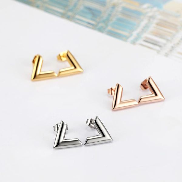 

stud exquisite v pattern earrings for women man titanium steel simple piercing jewelry, Golden;silver