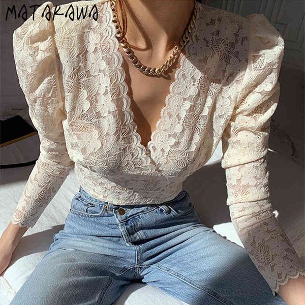 

retro palace style v-neck shirt cross hollow lace women blouses korean chic crocheted slim long-sleeved blusas female 210506, White