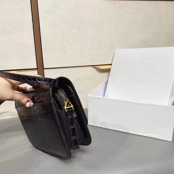 

designer big fashion ladies one-shoulder messenger retro all-match flip cover pu leather letters female party hand wide belt bag