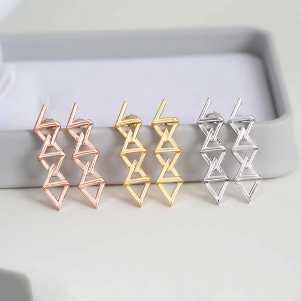 

europe america fashion style earring lady womens gold/silver/rose-color metal engraved v initials volt curb chain dangle earrings q96971