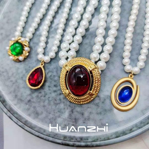 

pendant necklaces huanzhi 2021 vintage exquisite imitation pearl inlay colorful green red stone oval metal for women party accessories, Silver