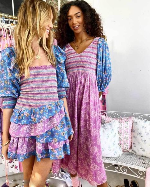 Inspirado Ruffled Dress Mulheres Multi Floral Blue Summer Dress Smeked Bodice Assimétrica Mini Party Dress Senhoras 210412
