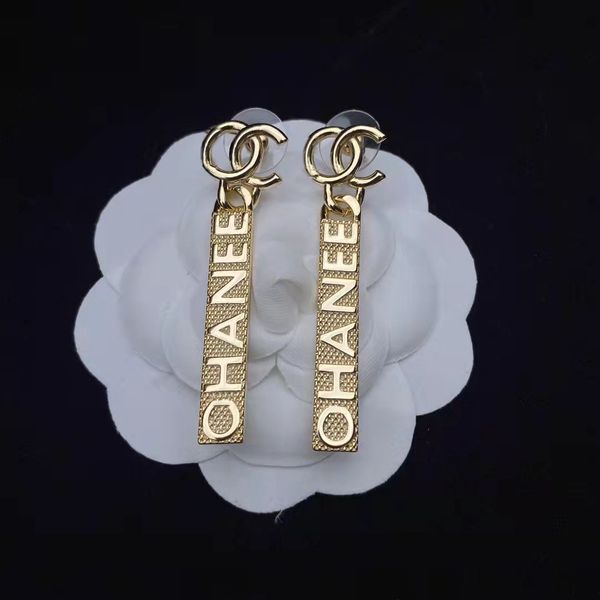 

2021 new fashion ladies dangle earrings 18k gold plated letters nameplate pendant designer earring with box, Silver
