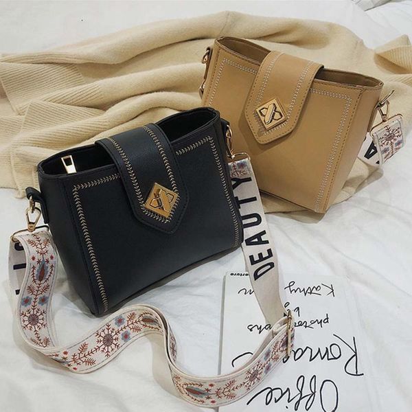 

ladies bags 2021 trendy korean version wild wide shoulder strap messenger bag fashion bucket 31537