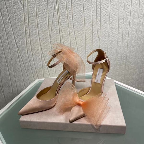Каблуки Дизайнерские сандалии для женщин высокого качества Женские ползунки Классические тапочки Красные низы шелковая ткань бантом свадебное платье обувь сексуальное занятие Пляжные сандалии