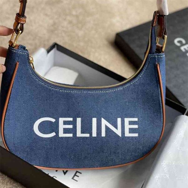 

lisa's same underarm bag in spring and summer of 2021 luxuryss designerss yw