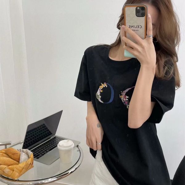 

round 2021ss spring pattern and summer new embroidery neck loose half sleeve couple commuter series, Gray