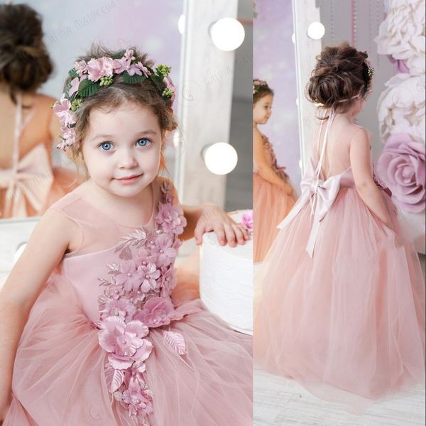 2021 Pink Princess Flower Girls Abiti per matrimoni Gioiello Collo Appliques in pizzo con fiori 3D Tulle Fiocco Compleanno Bambini Ragazza Abiti da spettacolo