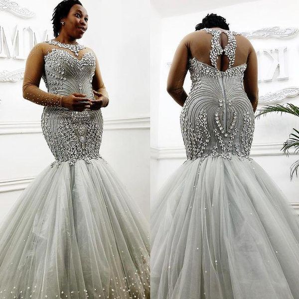 Abiti da sposa di lusso in cristallo Abiti da sposa a sirena taglie forti Collo trasparente Perline piene Bing Maniche lunghe Robe De Mari￩e