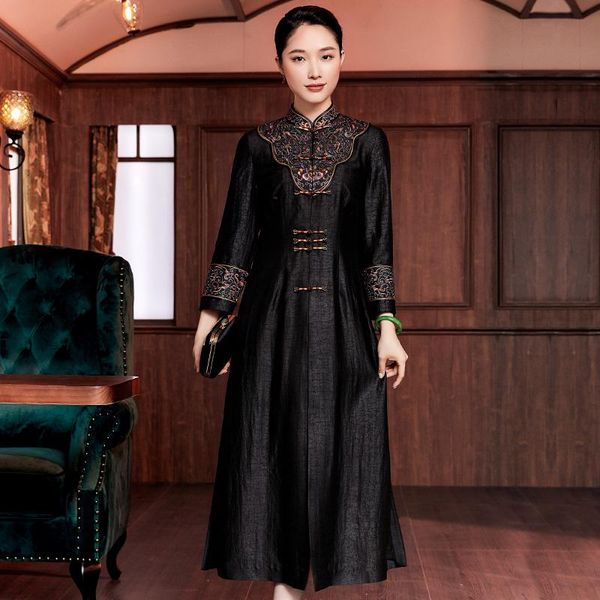

autumn 2021 retro high end chinese style silk xiangyunsha tang windbreaker coat qipao ethnic clothing, Red