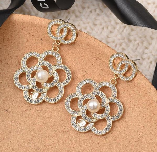

wholesale designer brand letter charm earrings geometric flower shape 18k gold plated stud earring luxury crystal rhinestone eardrop jewelry, Golden