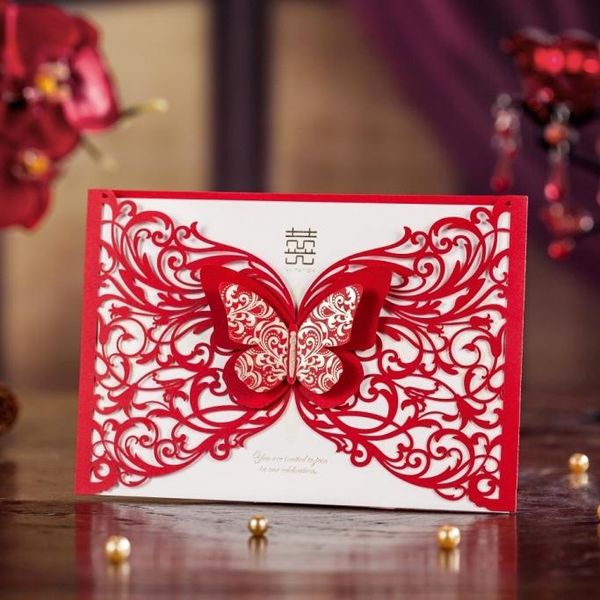 Cartões de felicitações Cartão de corte a laser vermelho com borboleta para convite de casamento envelope CW5056