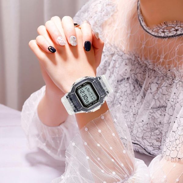 Armbanduhren Modische Jungen und Mädchen Kinder Koreanische Version der einfachen transparenten kleinen quadratischen leuchtenden elektronischen Uhr des Weckers LED