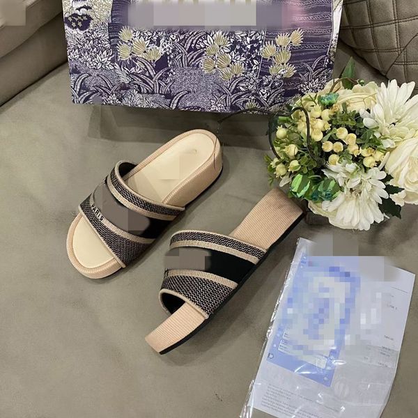 

2021 paris womensscuffs summer sandals beach slide slippers girls flip flops loafers beautiful embroidered slipper kj0002, Black