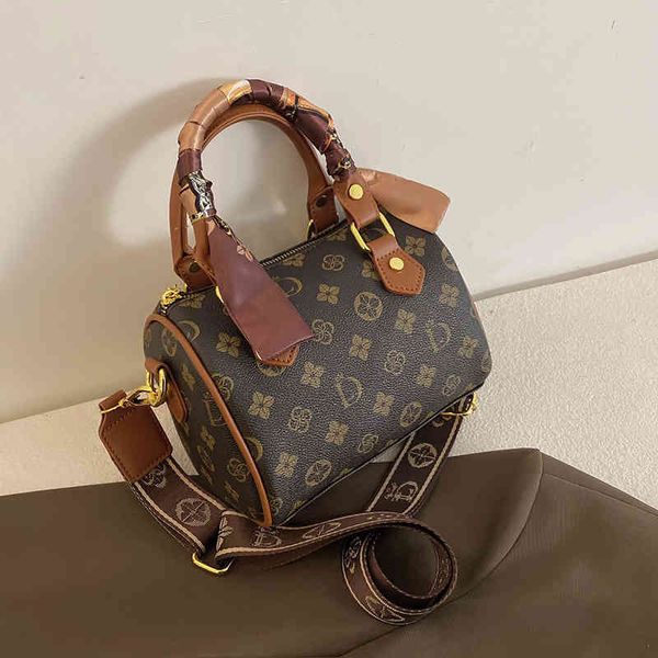 

2022 factory wholesale hand female korean fashion ins versatile single shoulder bag high sense women's messenger bag