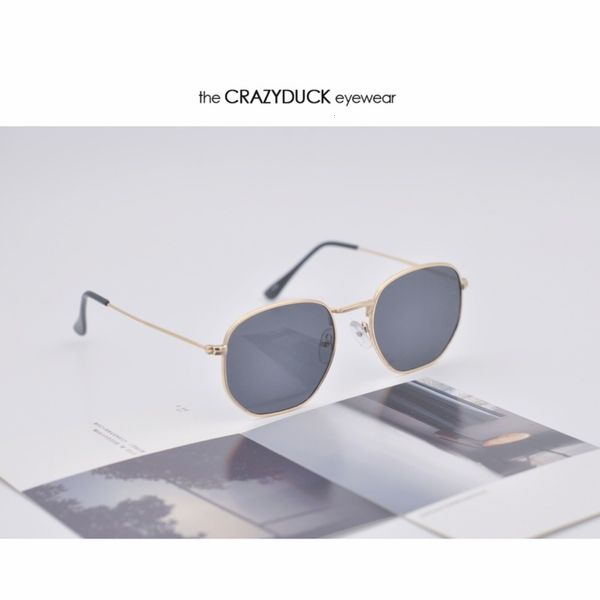 

classic box metal pattern street p yuan sufeng sunglasses, White;black
