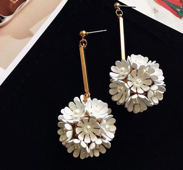 

stud inlaid pearl embroidery fashion flower ball earrings, Golden;silver