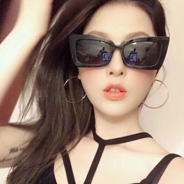 

dish shaped sunglasses, retro street ink shooting small frame glasses, White;black