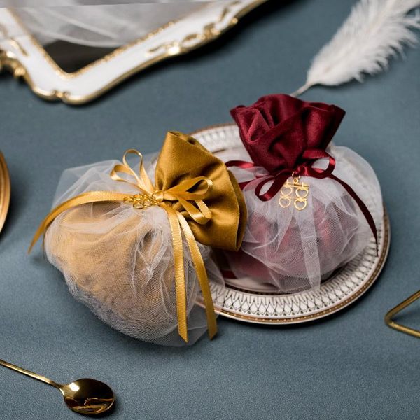 

gift wrap 1pcs wedding candy bag hand velvet wine red gauze skirt handbag european