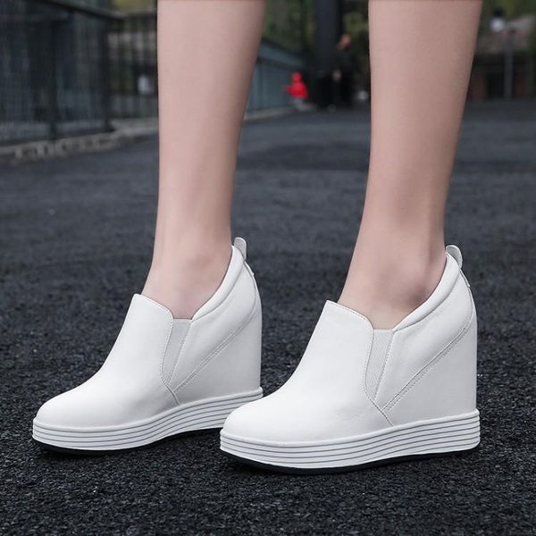 Sapatos de vestido Mulheres cunhas saltos 2021 pequena plataforma de mulheres brancas Altura escondida Aumentando 10cm Sneakers Casuais