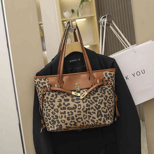 

2022 factory wholesale pop new women's old flower tray special shopping super large capacity portable shoulder bag