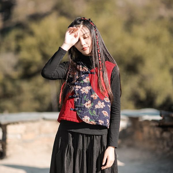 

2021 autumn and winter women's national style short cotton vt disc button cardigan sleevels warm casual waistcoat, Black;white