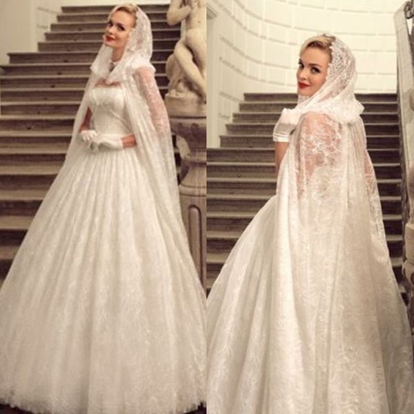 Abito da sposa vintage in pizzo pieno avorio con involucro per la sposa 2022 Abiti da sposa stile country rustico senza spalline lunghi fino al pavimento Abiti da sposa gotici vittoriani