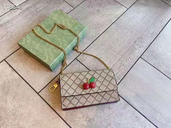 

2021 women's one shoulder chain bag strawberry hardware decoration size 20 cm