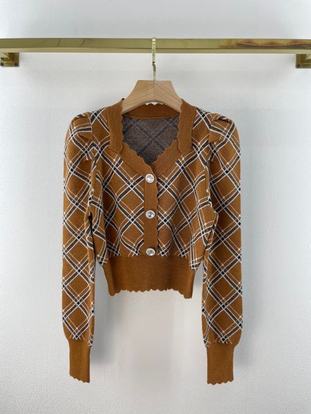 

retro and charming wave edge v-neck unique and novel, White