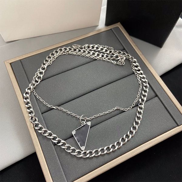 Collana del progettista di marca Triangolo Catene da donna Remake Collane a catena in metallo per Lady Luxury Ladies Simple Habbly