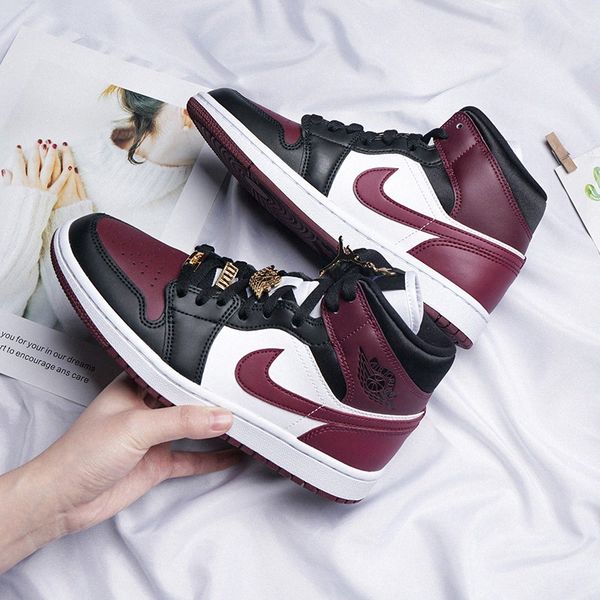 

retro [with box] mid 1 jumpman 1s bsketball shoes clay green og lakers yellow travis unc patent suede twist burgundy dark mocha sneakers t3h