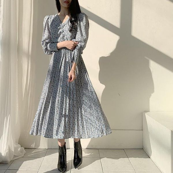 

casual dresses 2021 fashion chiffon autumn women korean chic lantern sleeve v-neck floral dress elegant pleated mid-calf female, Black;gray