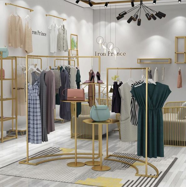 Bekleidungsgeschäft Eisen Kleiderständer Kommerzielle Möbel moderne einfache Gold Damen Tuch Boden Display Racks Einkaufszentrum Showplattform