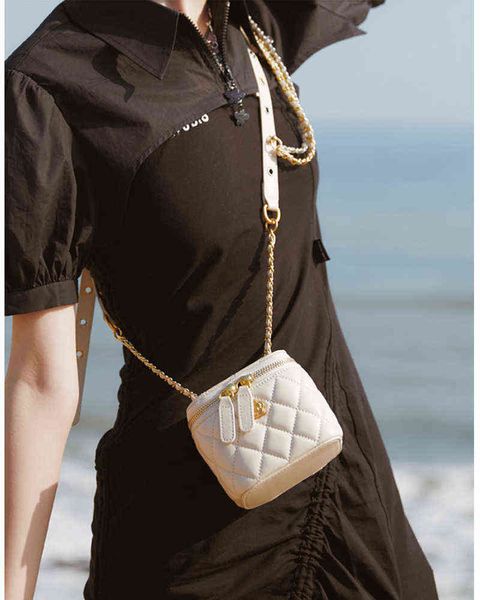

shopping bags wholesale 2022 new womens mini lipstick bag messenger box dropshipping 220304