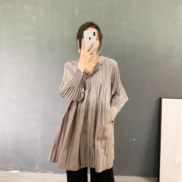 

women's trench coats miyake pleated windbreaker for women 45-75kg fall/winter 2021 mid-length loose long-sleeved stretch hooded jacket, Tan;black