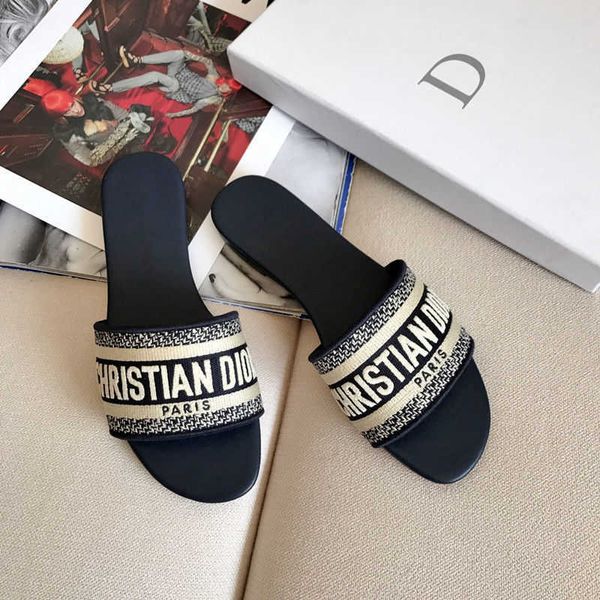

d family's classic embroidered sandals women's genuine leather flip flops beach flat sandals 2021 summer new zlh, Black