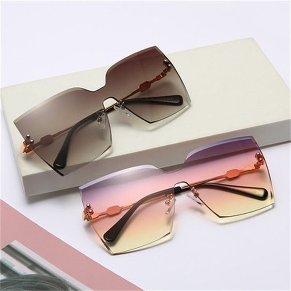 

2021 new fashion style All-game Trend sunglasses Personalized The Box Frame Sunglasses In Trend Candy Color Large Frame Sunglasses Glasses wholesale, Silver