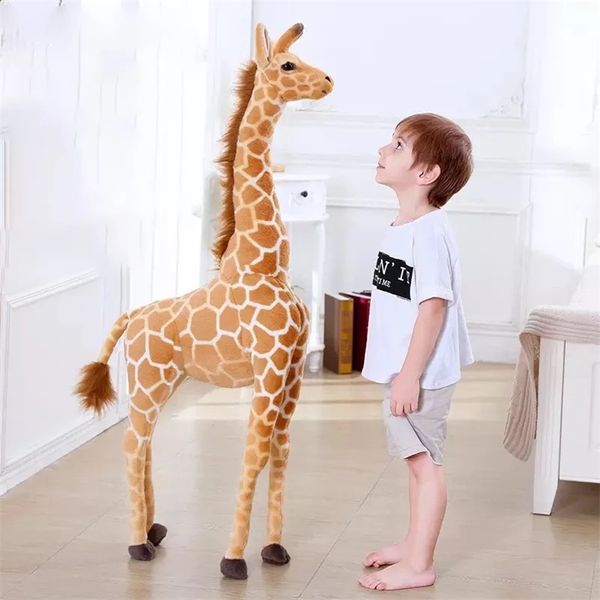 Simulazione gigante giraffa peluche bambola bar al coperto hall decorazione della stanza ornamenti realistici animale pography modello regalo 210728