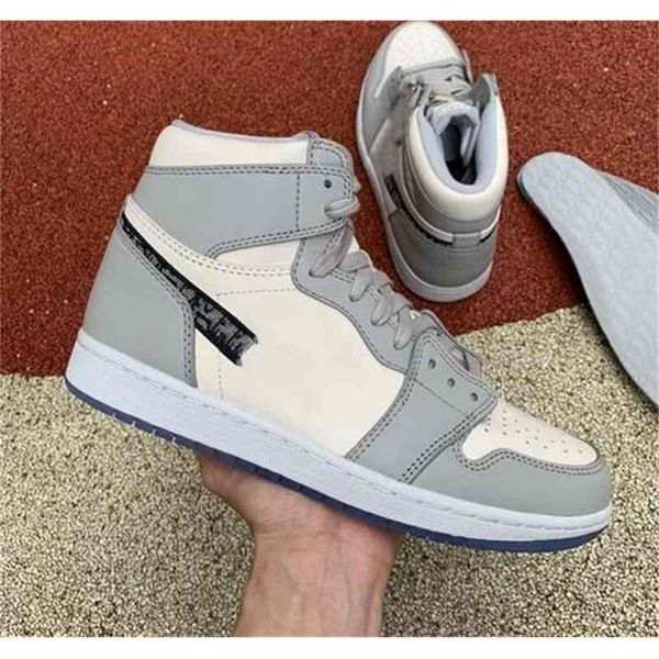 

1 og basketball shoes 1s iridescent white royal toe court purple shadow men women stylist outdoor sneakers trainers shoegmoo