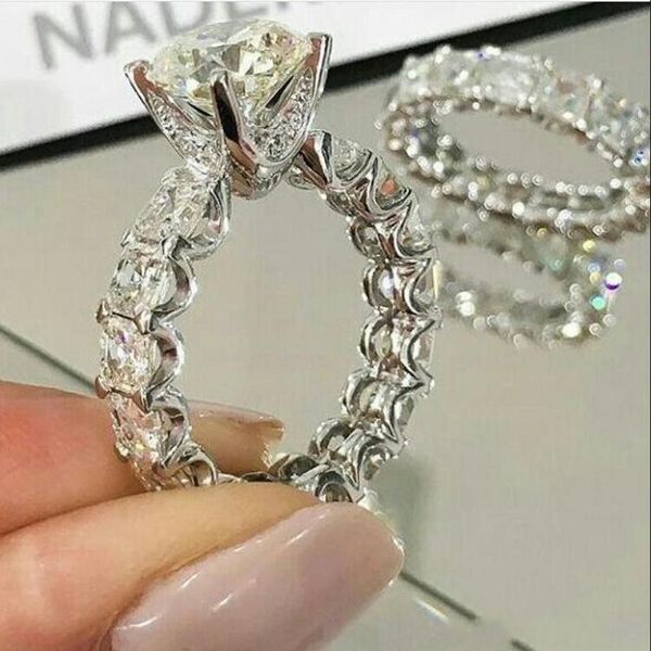 Anello di fidanzamento dal design unico Set di lusso da 2 ct con diamanti in argento sterling 925 Anelli di fidanzamento con fede nuziale per le donne regalo di gioielleria raffinata