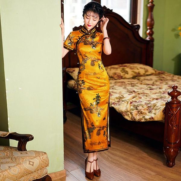 Ethnische Kleidung Gelber Druck Xiangyun Traditionelle Dame Cheongsam Schlanker chinesischer Stil Mutterkleider Neuheit Knielanger Seiden-Qipao-Rock