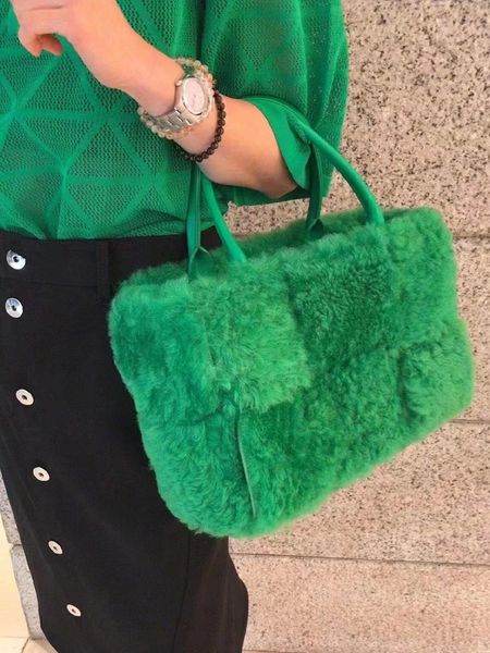 

plush handbag arco tote with detachable interior zipped pocket bag winter new woven fur big capacity shopping bag designer bags
