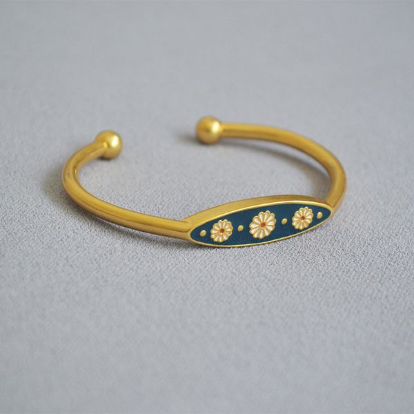 

vintage brass antique gilded hand enamel blue daisy flower open bracelet f1130, Black