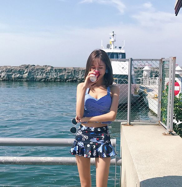 

pieces annual stock clearance is 9.9 yuan, 10 of refundable and non exchangeable yimeishan swimsuits, White;black