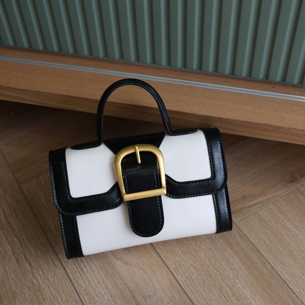 

design hand 2021mini mini horseshoe buckle black and white doctor color matching leather bag, Red;black