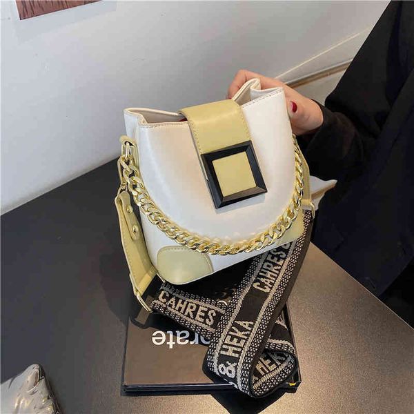 

2022 factory wholesale small women's new korean version simple large capacity messenger bag wide shoulder strap fashion bucket bag